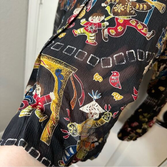 VTG Chico’s Silk Black Oriental Inspired Fairytale Novelty Print Top Sz 1 / M - Picture 4 of 7